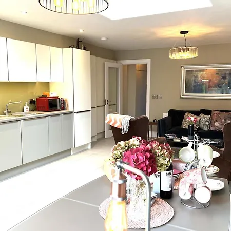 4 Bed House Sleeps 7 - Parking Garden Wifi 別荘 キラーニー