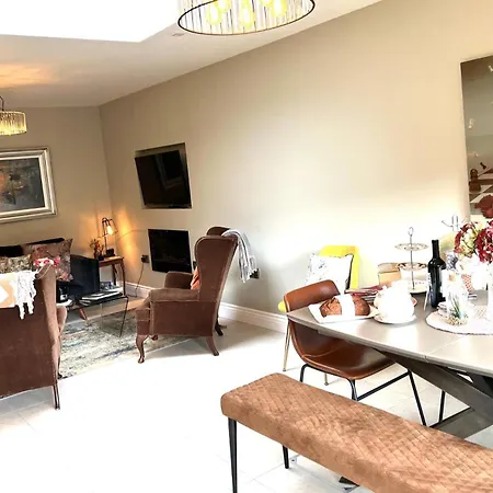 4 Bed House Sleeps 7 - Parking Garden Wifi 度假居 基拉尼