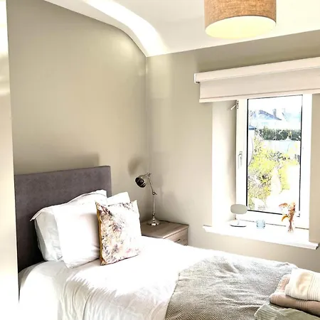 4 Bed House Sleeps 7 - Parking Garden Wifi Casa de Férias Killarney