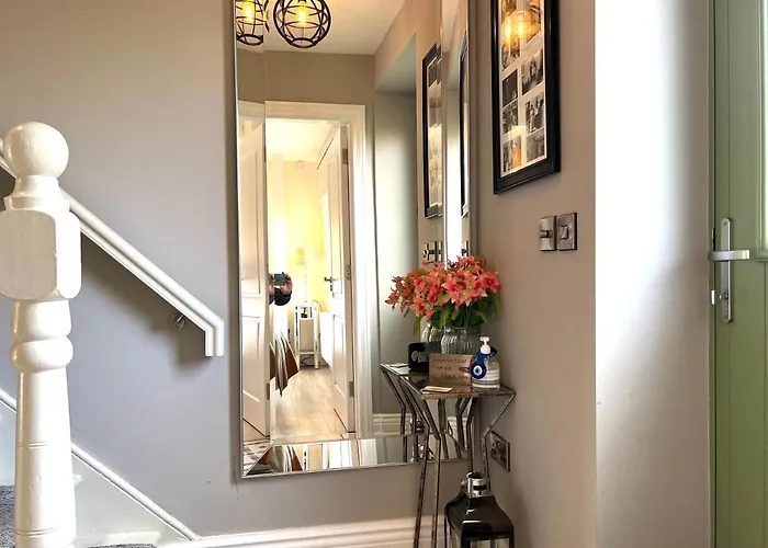 4 Bed House Sleeps 7 - Parking Garden Wifi 基拉尼