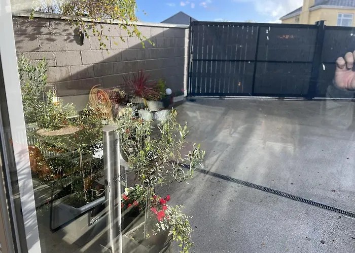 4 Bed House Sleeps 7 - Parking Garden Wifi * Killarney