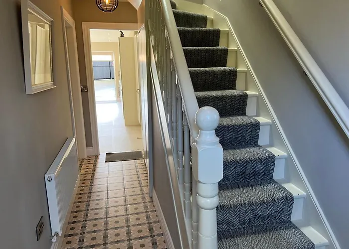 4 Bed House Sleeps 7 - Parking Garden Wifi Killarney