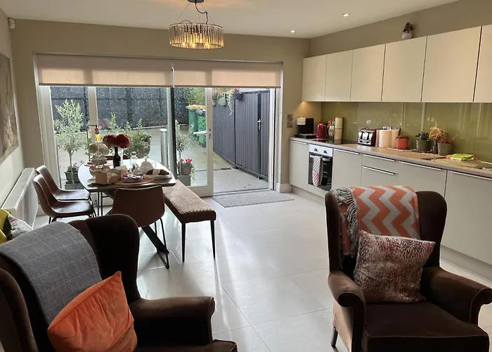 Casa de Férias 4 Bed House Sleeps 7 - Parking Garden Wifi Killarney