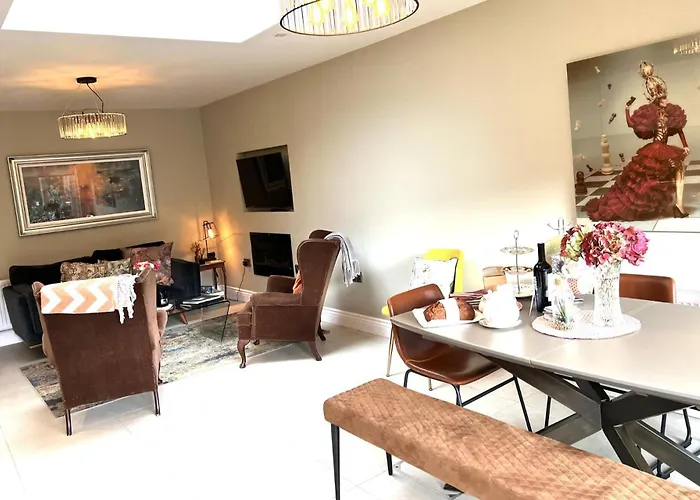 4 Bed House Sleeps 7 - Parking Garden Wifi 度假居 基拉尼