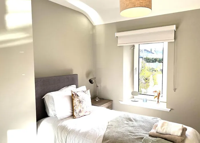 4 Bed House Sleeps 7 - Parking Garden Wifi Holiday home Killarney