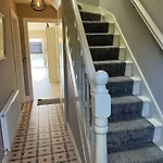 4 Bed House Sleeps 7 - Parking Garden Wifi 基拉尼