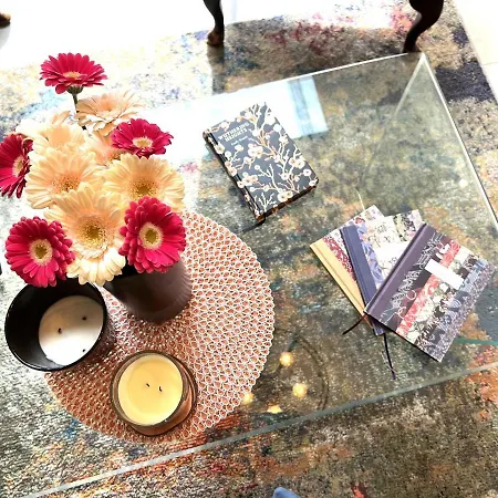 4 Bed House Sleeps 7 - Parking Garden Wifi Semesterbostad