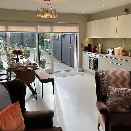 Semesterbostad 4 Bed House Sleeps 7 - Parking Garden Wifi Cill Airne