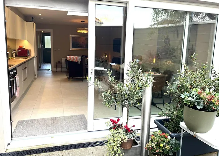 Semesterbostad 4 Bed House Sleeps 7 - Parking Garden Wifi